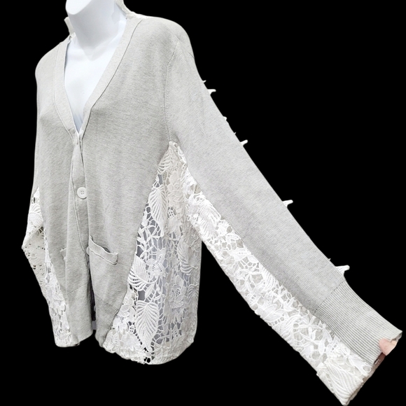 Vintage Sweaters - 2/$20 Y2K Grey & White Lace Floral Pattern Buttons Down Cardigan Sweater Size:XL